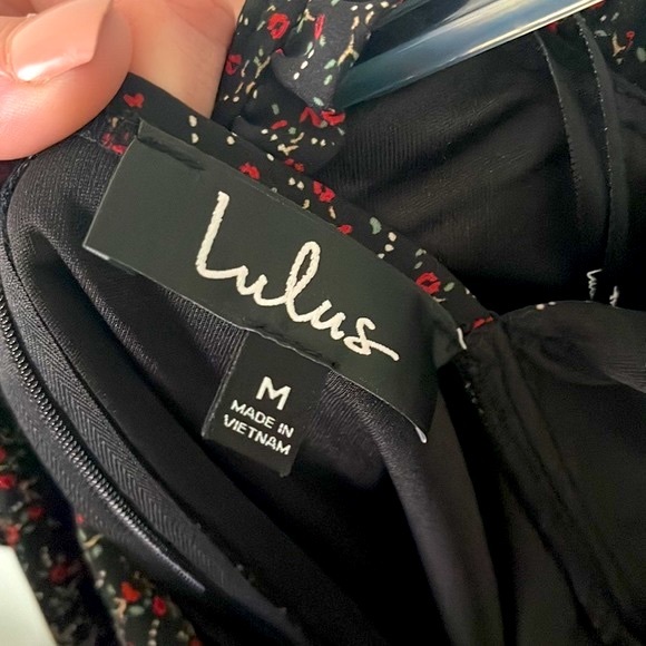 🔴 Floral Black Open Back V Cut Mini Dress, Pre-loved - Picture 14 of 14